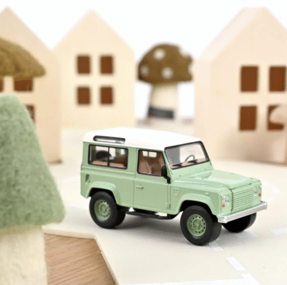 NOREV mudelauto, Land Rover Defender 1995 Green/White (Brown Interior) Jet-car 1:43