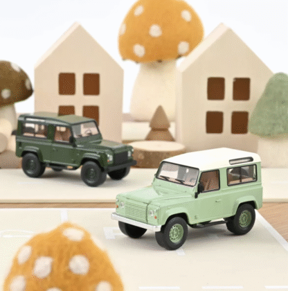 NOREV mudelauto, Land Rover Defender 1995 Green/White (Brown Interior) Jet-car 1:43 - Image 2