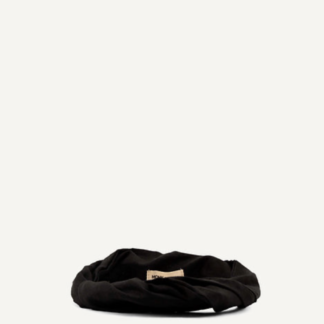 Monk & Anna - must peapael, linane