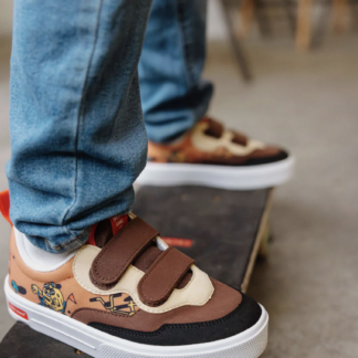 Hello Hossy - Sneakers, Mascots Ride