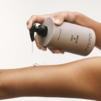 SALT & STONE kehakreem Saffron & Cedar, 400ml